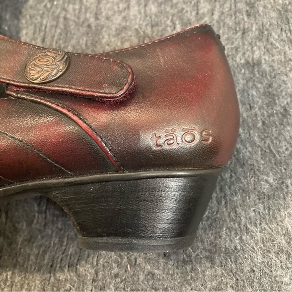 TAOS Sz 9 Velcro Closure Heeled Leather Mary Jane Comfort Shoes - Picture 11 of 11